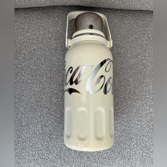 Coca Cola Insulated Thermos 🤍 - Picture 3 of 8